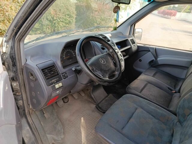 Черный Мерседес Вито, объемом двигателя 2.1 л и пробегом 380 тыс. км за 3800 $, фото 9 на Automoto.ua