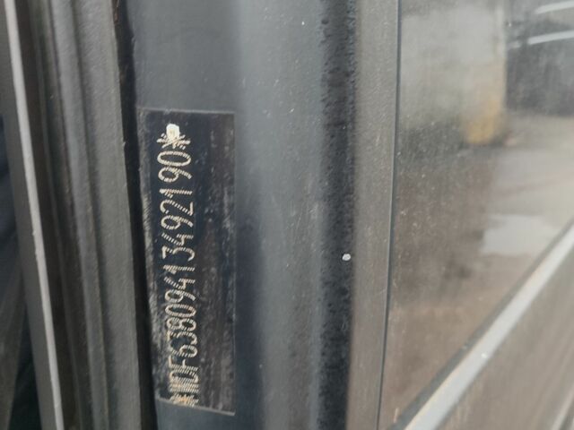 Черный Мерседес Вито, объемом двигателя 2.1 л и пробегом 460 тыс. км за 3578 $, фото 7 на Automoto.ua