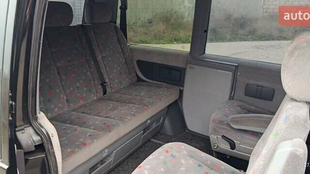 Черный Мерседес Вито, объемом двигателя 2.15 л и пробегом 280 тыс. км за 8000 $, фото 8 на Automoto.ua