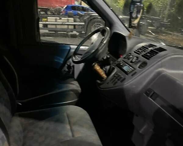 Черный Мерседес Вито, объемом двигателя 2.15 л и пробегом 400 тыс. км за 3500 $, фото 1 на Automoto.ua