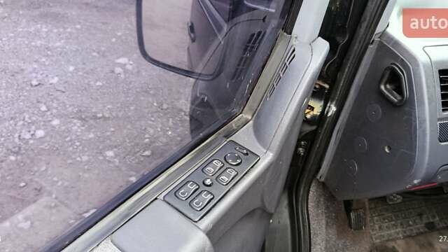 Черный Мерседес Вито, объемом двигателя 2.15 л и пробегом 280 тыс. км за 8000 $, фото 15 на Automoto.ua