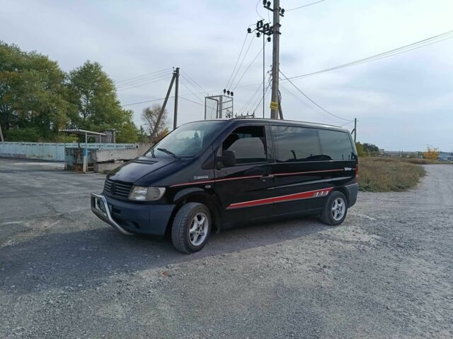 Черный Мерседес Вито, объемом двигателя 2.1 л и пробегом 380 тыс. км за 3800 $, фото 1 на Automoto.ua