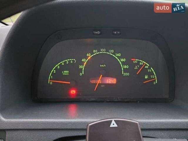 Черный Мерседес Вито, объемом двигателя 2.2 л и пробегом 489 тыс. км за 5200 $, фото 11 на Automoto.ua