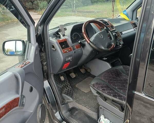 Чорний Мерседес Віто, об'ємом двигуна 2.2 л та пробігом 240 тис. км за 10000 $, фото 3 на Automoto.ua