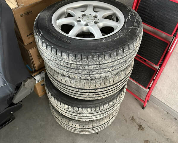 Черный Мерседес Вито, объемом двигателя 2.15 л и пробегом 347 тыс. км за 5200 $, фото 9 на Automoto.ua