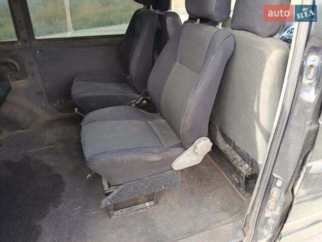 Чорний Мерседес Віто, об'ємом двигуна 2.15 л та пробігом 380 тис. км за 3800 $, фото 12 на Automoto.ua