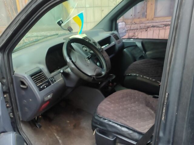 Черный Мерседес Вито, объемом двигателя 2.1 л и пробегом 460 тыс. км за 3578 $, фото 6 на Automoto.ua