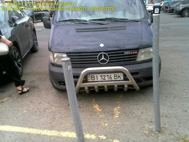 Черный Мерседес Вито, объемом двигателя 2.2 л и пробегом 500 тыс. км за 4500 $, фото 1 на Automoto.ua