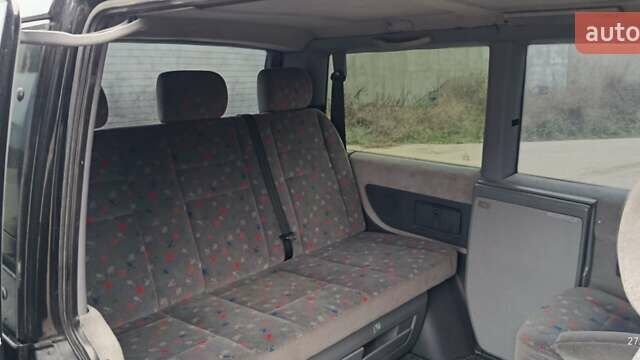 Черный Мерседес Вито, объемом двигателя 2.15 л и пробегом 280 тыс. км за 8000 $, фото 9 на Automoto.ua