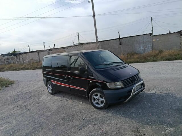 Черный Мерседес Вито, объемом двигателя 2.1 л и пробегом 380 тыс. км за 3800 $, фото 3 на Automoto.ua