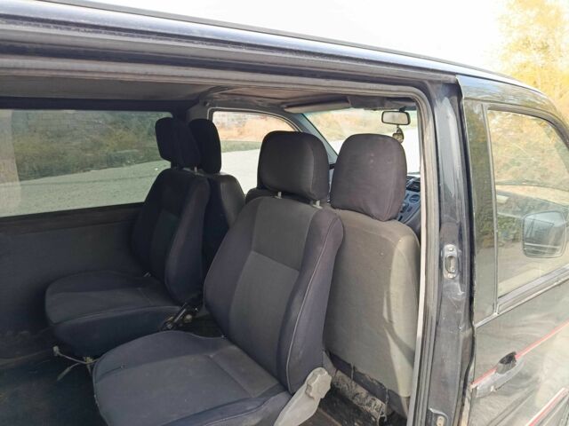 Черный Мерседес Вито, объемом двигателя 2.1 л и пробегом 380 тыс. км за 3800 $, фото 11 на Automoto.ua