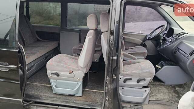 Черный Мерседес Вито, объемом двигателя 2.15 л и пробегом 280 тыс. км за 8000 $, фото 13 на Automoto.ua