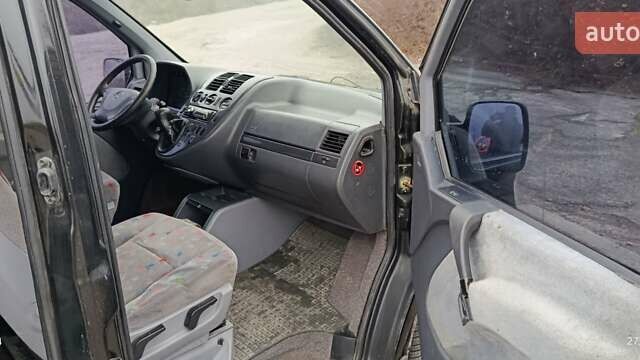 Черный Мерседес Вито, объемом двигателя 2.15 л и пробегом 280 тыс. км за 8000 $, фото 14 на Automoto.ua