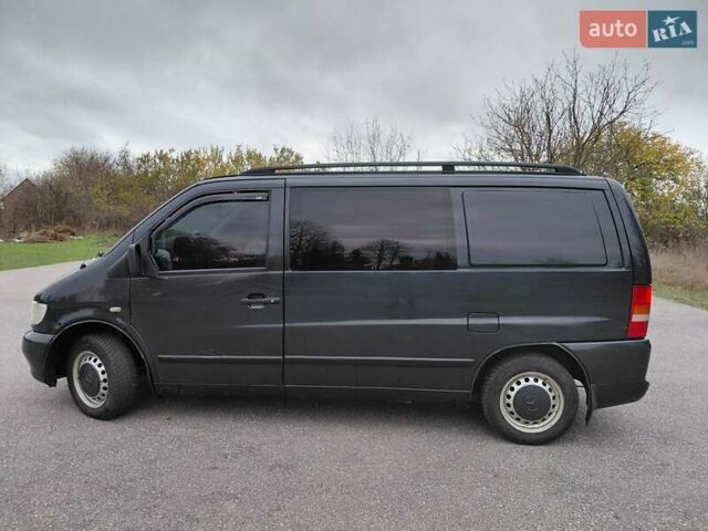 Черный Мерседес Вито, объемом двигателя 2.2 л и пробегом 489 тыс. км за 5200 $, фото 4 на Automoto.ua