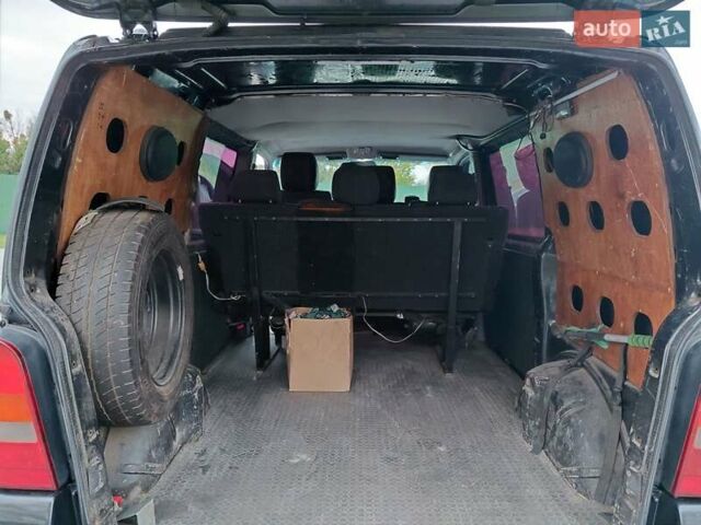 Черный Мерседес Вито, объемом двигателя 2.2 л и пробегом 489 тыс. км за 5200 $, фото 13 на Automoto.ua