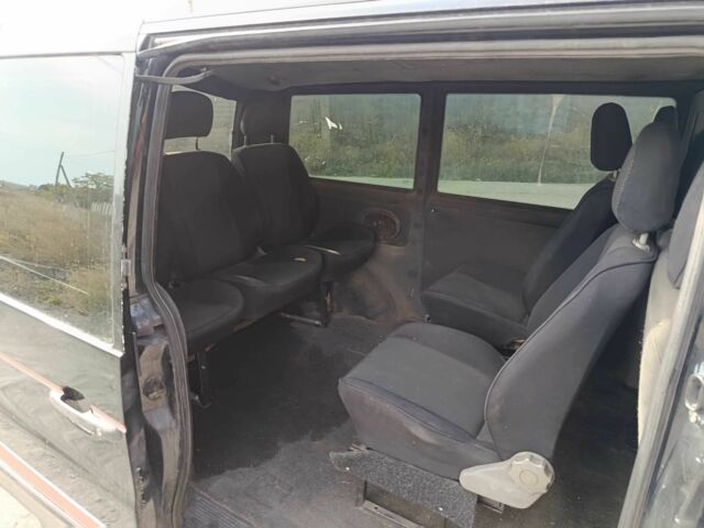 Черный Мерседес Вито, объемом двигателя 2.1 л и пробегом 380 тыс. км за 3800 $, фото 10 на Automoto.ua