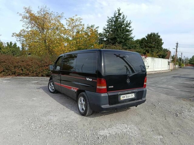 Черный Мерседес Вито, объемом двигателя 2.1 л и пробегом 380 тыс. км за 3800 $, фото 6 на Automoto.ua