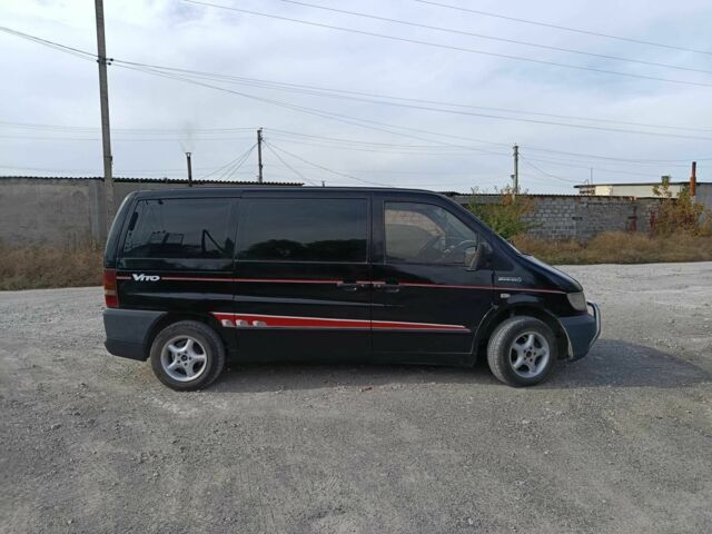 Черный Мерседес Вито, объемом двигателя 2.1 л и пробегом 380 тыс. км за 3800 $, фото 4 на Automoto.ua