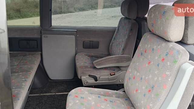 Черный Мерседес Вито, объемом двигателя 2.15 л и пробегом 280 тыс. км за 8000 $, фото 12 на Automoto.ua