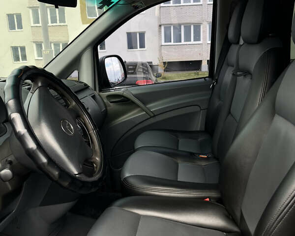 Черный Мерседес Вито, объемом двигателя 2.15 л и пробегом 547 тыс. км за 5900 $, фото 12 на Automoto.ua
