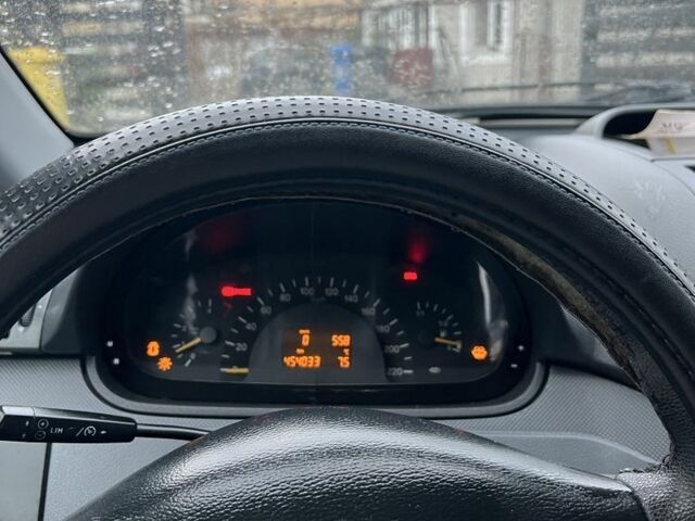 Черный Мерседес Вито, объемом двигателя 2.1 л и пробегом 420 тыс. км за 6000 $, фото 6 на Automoto.ua