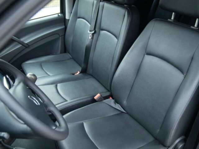 Черный Мерседес Вито, объемом двигателя 2.2 л и пробегом 267 тыс. км за 4100 $, фото 7 на Automoto.ua