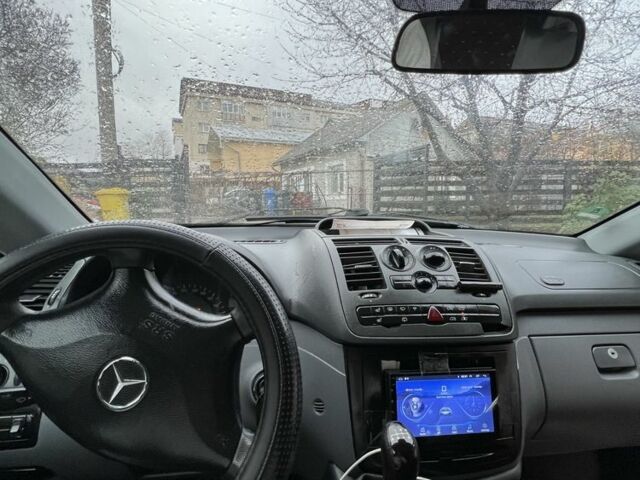 Черный Мерседес Вито, объемом двигателя 2.1 л и пробегом 420 тыс. км за 6000 $, фото 3 на Automoto.ua