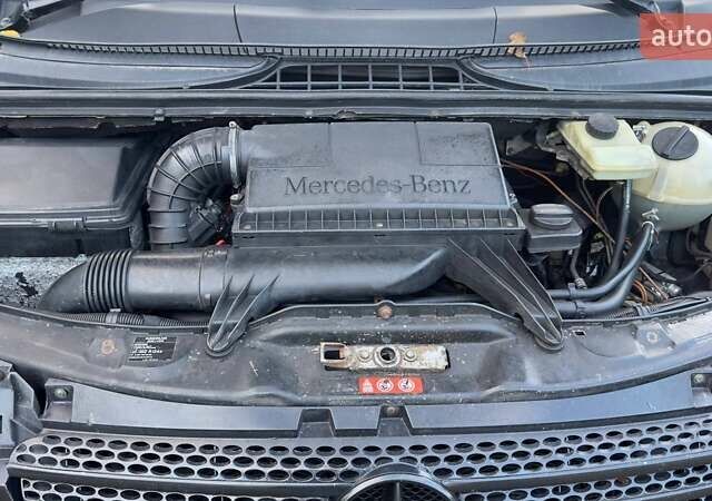 Черный Мерседес Вито, объемом двигателя 2.15 л и пробегом 460 тыс. км за 8300 $, фото 3 на Automoto.ua