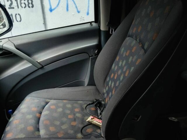 Черный Мерседес Вито, объемом двигателя 0 л и пробегом 450 тыс. км за 4000 $, фото 14 на Automoto.ua