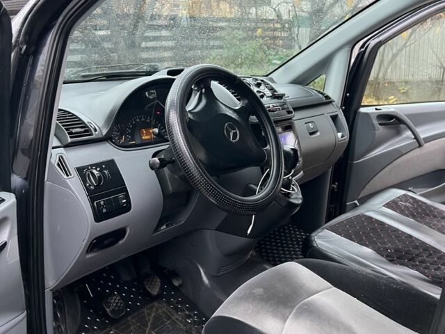 Черный Мерседес Вито, объемом двигателя 2.1 л и пробегом 420 тыс. км за 6000 $, фото 5 на Automoto.ua