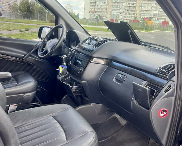 Черный Мерседес Вито, объемом двигателя 2.2 л и пробегом 521 тыс. км за 12600 $, фото 24 на Automoto.ua