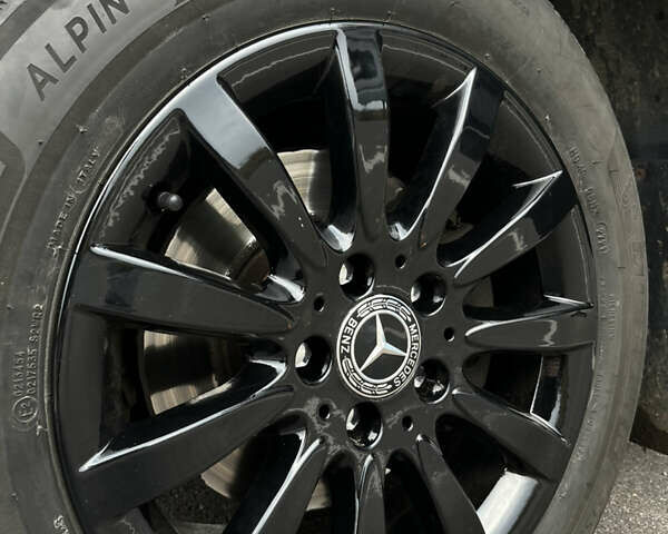 Черный Мерседес Вито, объемом двигателя 2.15 л и пробегом 547 тыс. км за 5900 $, фото 11 на Automoto.ua