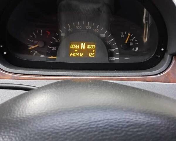 Черный Мерседес Вито, объемом двигателя 2.15 л и пробегом 230 тыс. км за 8000 $, фото 9 на Automoto.ua