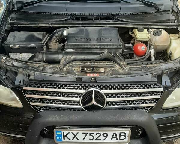 Черный Мерседес Вито, объемом двигателя 2.15 л и пробегом 420 тыс. км за 8500 $, фото 13 на Automoto.ua