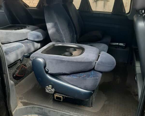 Черный Мерседес Вито, объемом двигателя 2.15 л и пробегом 420 тыс. км за 8500 $, фото 8 на Automoto.ua