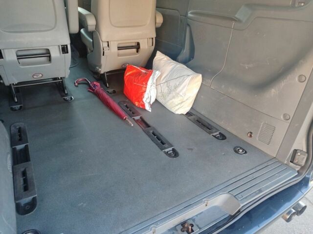 Черный Мерседес Вито, объемом двигателя 2 л и пробегом 300 тыс. км за 7200 $, фото 10 на Automoto.ua