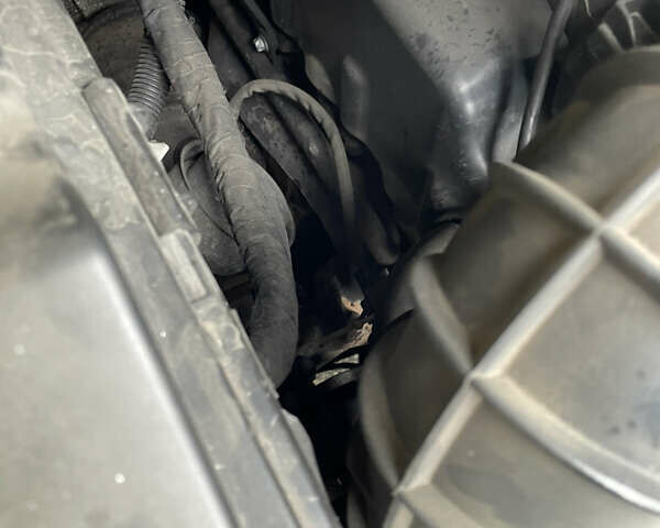 Черный Мерседес Вито, объемом двигателя 2.15 л и пробегом 438 тыс. км за 7900 $, фото 23 на Automoto.ua