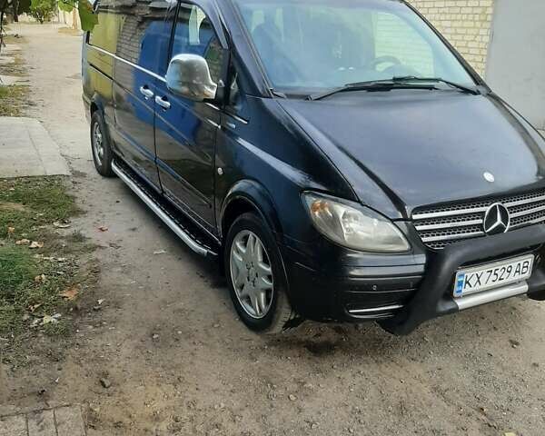 Черный Мерседес Вито, объемом двигателя 2.15 л и пробегом 420 тыс. км за 8500 $, фото 5 на Automoto.ua