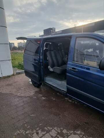 Черный Мерседес Вито, объемом двигателя 2.15 л и пробегом 470 тыс. км за 6750 $, фото 2 на Automoto.ua