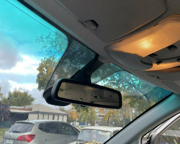 Черный Мерседес Вито, объемом двигателя 2.15 л и пробегом 438 тыс. км за 7900 $, фото 17 на Automoto.ua