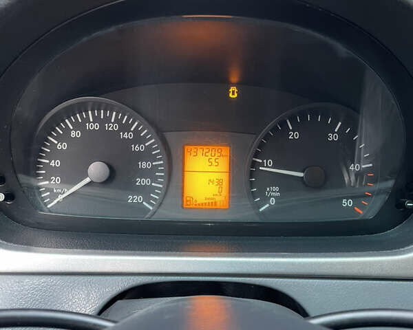 Черный Мерседес Вито, объемом двигателя 2.15 л и пробегом 438 тыс. км за 7900 $, фото 20 на Automoto.ua