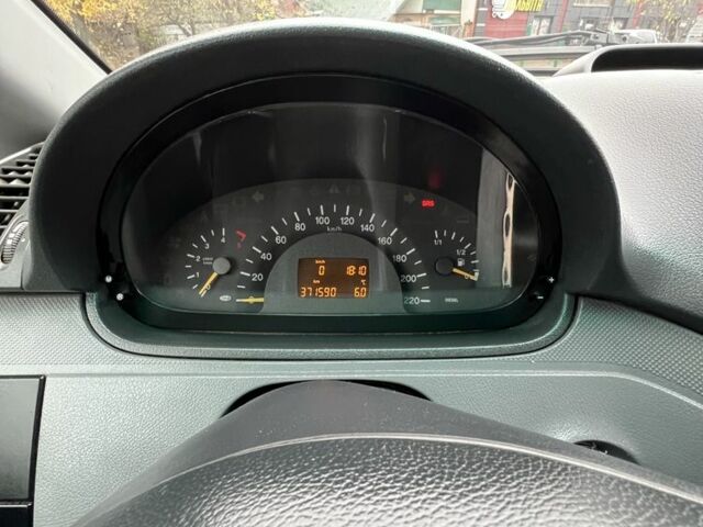 Черный Мерседес Вито, объемом двигателя 2.1 л и пробегом 371 тыс. км за 5900 $, фото 7 на Automoto.ua