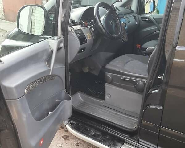 Черный Мерседес Вито, объемом двигателя 2.15 л и пробегом 420 тыс. км за 8500 $, фото 2 на Automoto.ua