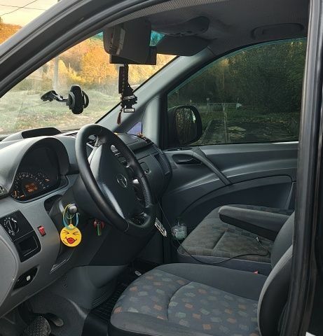 Черный Мерседес Вито, объемом двигателя 2.2 л и пробегом 396 тыс. км за 6700 $, фото 4 на Automoto.ua