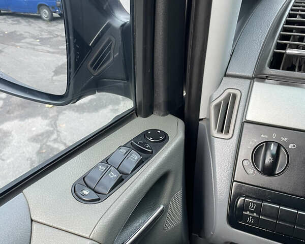 Черный Мерседес Вито, объемом двигателя 2.15 л и пробегом 438 тыс. км за 7900 $, фото 18 на Automoto.ua