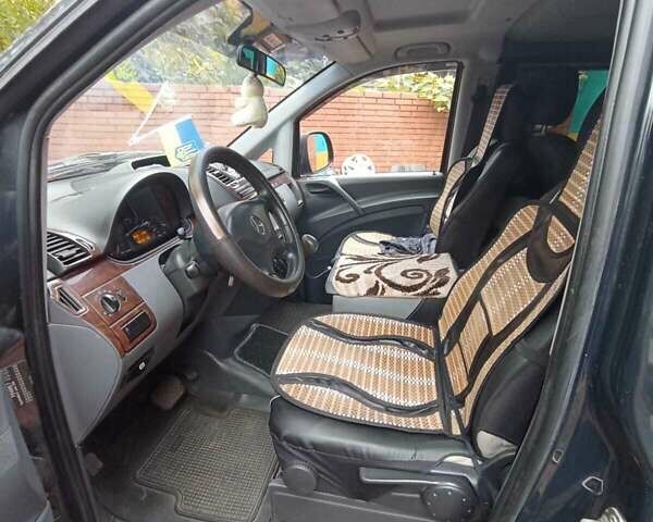 Черный Мерседес Вито, объемом двигателя 2.15 л и пробегом 230 тыс. км за 8000 $, фото 4 на Automoto.ua