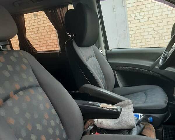 Черный Мерседес Вито, объемом двигателя 2.15 л и пробегом 420 тыс. км за 8500 $, фото 1 на Automoto.ua