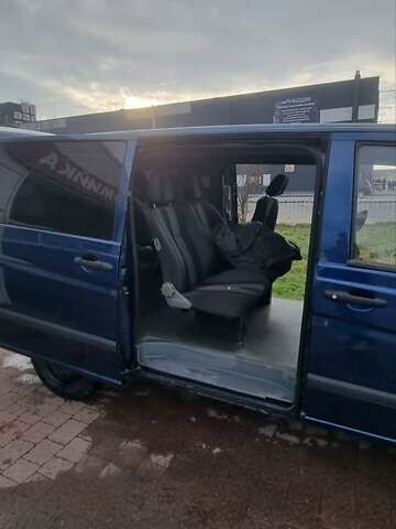 Черный Мерседес Вито, объемом двигателя 2.15 л и пробегом 470 тыс. км за 6750 $, фото 8 на Automoto.ua