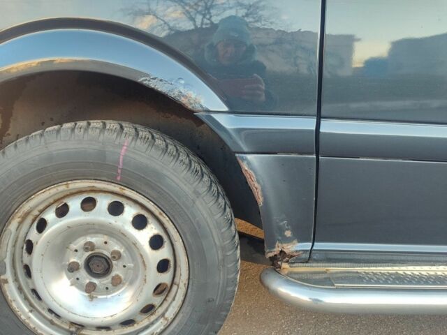 Черный Мерседес Вито, объемом двигателя 2 л и пробегом 300 тыс. км за 7200 $, фото 7 на Automoto.ua