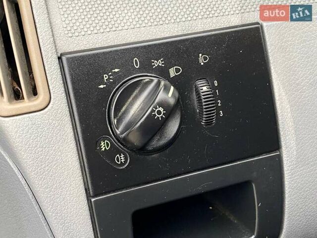 Черный Мерседес Вито, объемом двигателя 2.15 л и пробегом 268 тыс. км за 6490 $, фото 17 на Automoto.ua